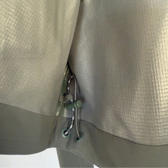 NWT Alo Enhancesce Bonded Hooded Jacket in Cacktus Green Size: Small - Picture 7 of 7